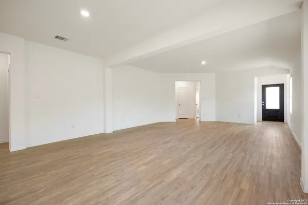 $1,895 | 9250 Landa Falls, San Antonio, TX 78254