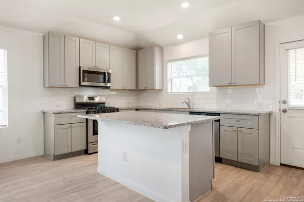 $1,895 | 9250 Landa Falls, San Antonio, TX 78254