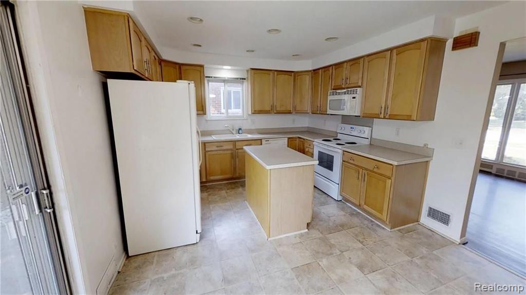 11128 Erdmann Road Sterling Heights, MI 48314 - Photo 11 of 24