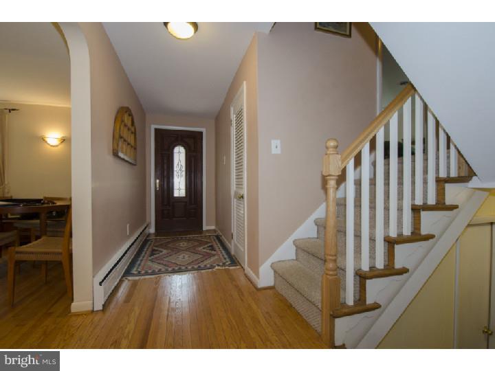 631 Upper Weadley Road Wayne, PA 19087 - Photo 2 of 20 Foyer