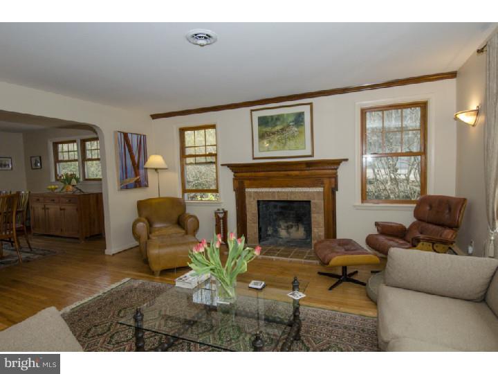631 Upper Weadley Road Wayne, PA 19087 - Photo 4 of 20 Living Room