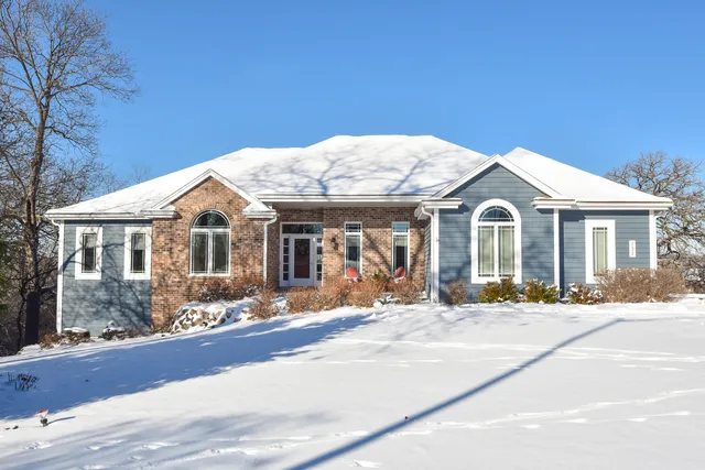 $929,900 | 732 River Reserve Drive, Hartland, WI 53029