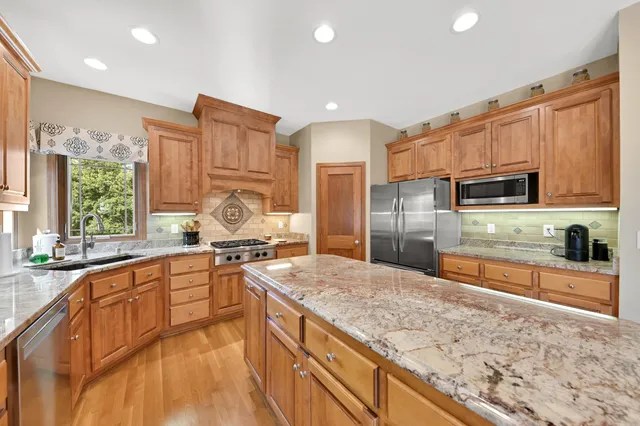 $929,900 | 732 River Reserve Drive, Hartland, WI 53029