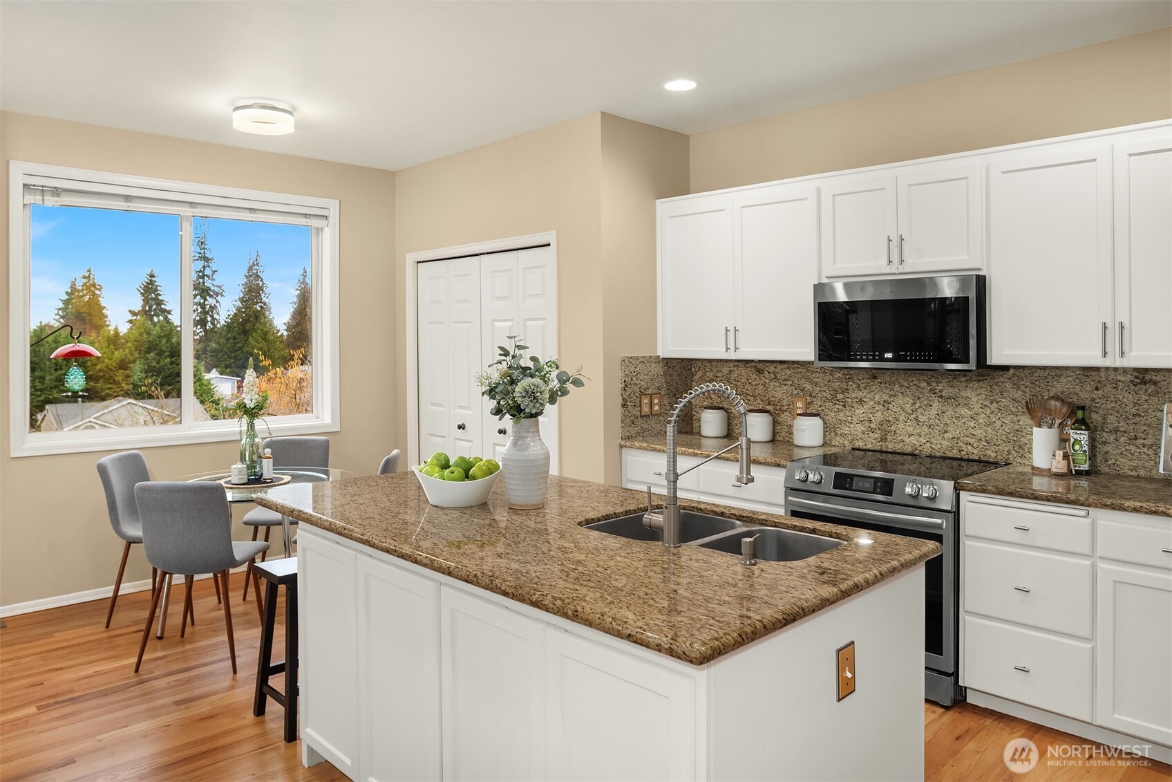 2402 Northeast 19th Street Renton, WA 98056 - Photo 12 of 40