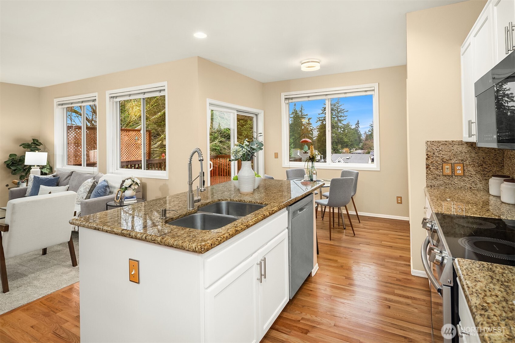 2402 Northeast 19th Street Renton, WA 98056 - Photo 14 of 40