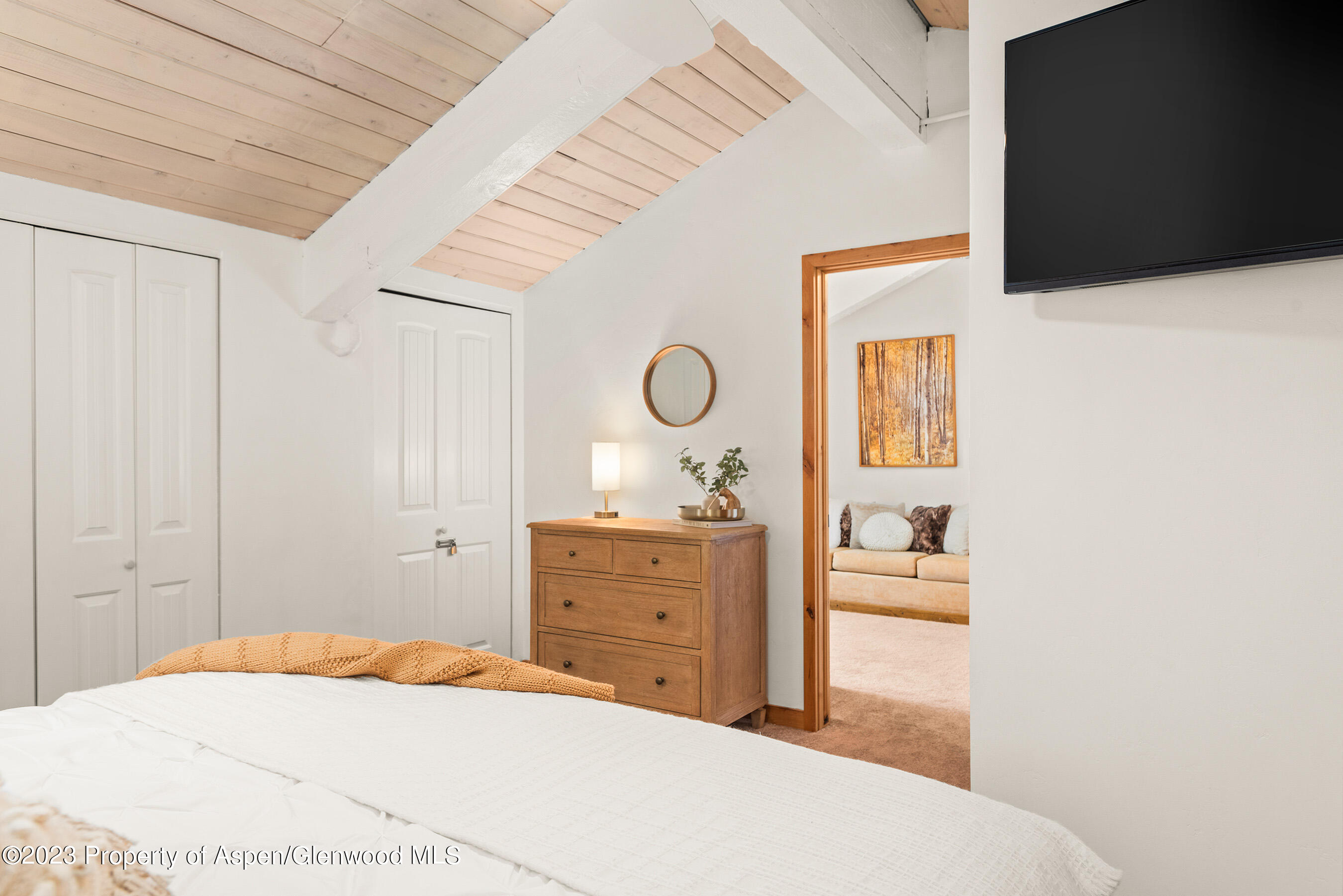 55 Upper Woodbridge Road, Unit G3 Snowmass Village, CO 81615 - Photo 17 of 44 a bedroom with a bed and a dresser