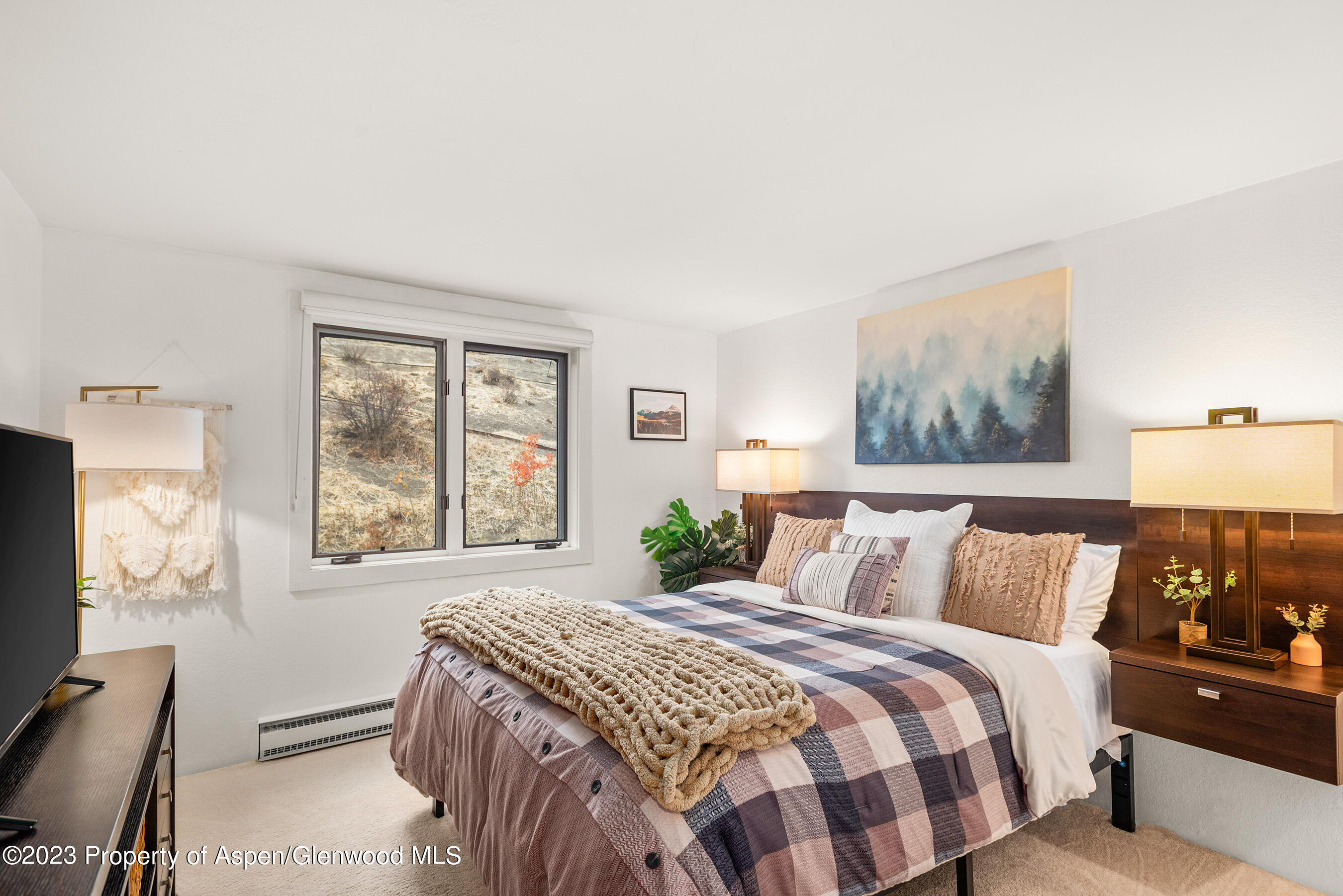 55 Upper Woodbridge Road, Unit G3 Snowmass Village, CO 81615 - Photo 23 of 44 a bedroom with a large bed and a tv