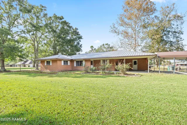 $165,000 | 1015 Greenbriar Street, New Iberia, LA 70560