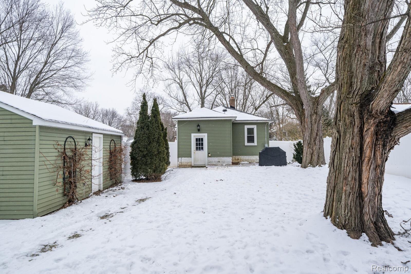 3272 Grant Road Rochester, MI 48309 - Photo 30 of 30 30_DSC00426_mls.jpg