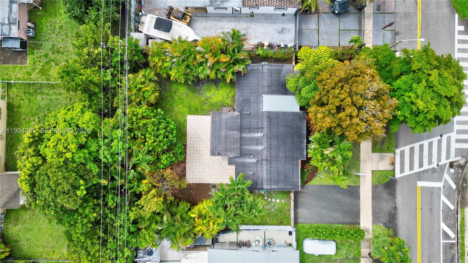2905 Southwest 93rd Court Miami, FL 33165 - Photo 10 of 46 a view of a garden with plants