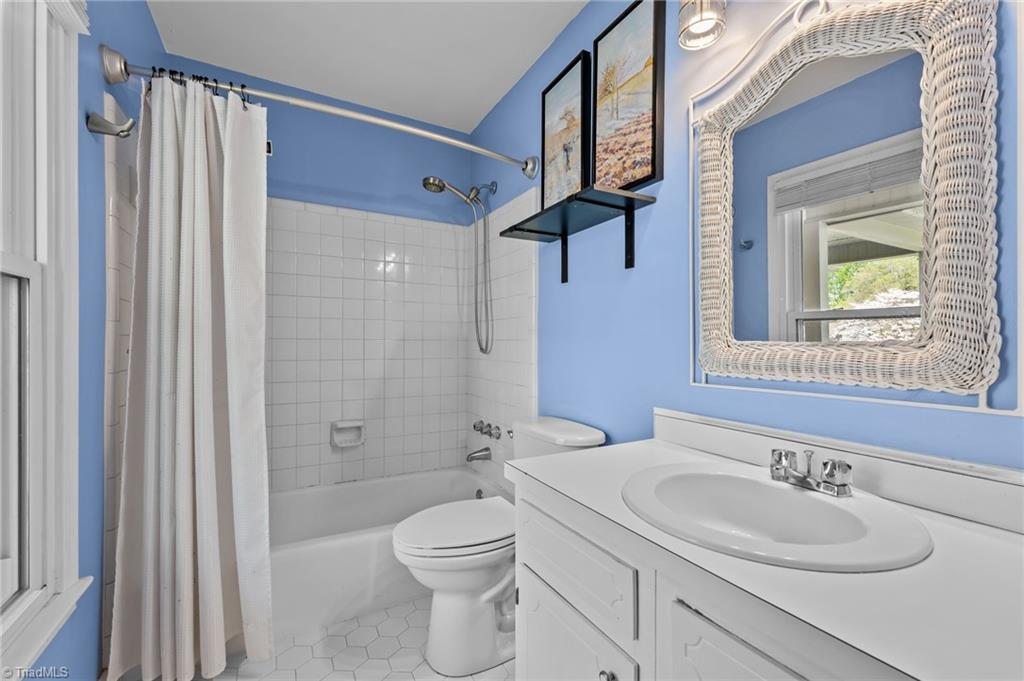 1611 Maple Ridge Court Greensboro, NC 27455 - Photo 29 of 47