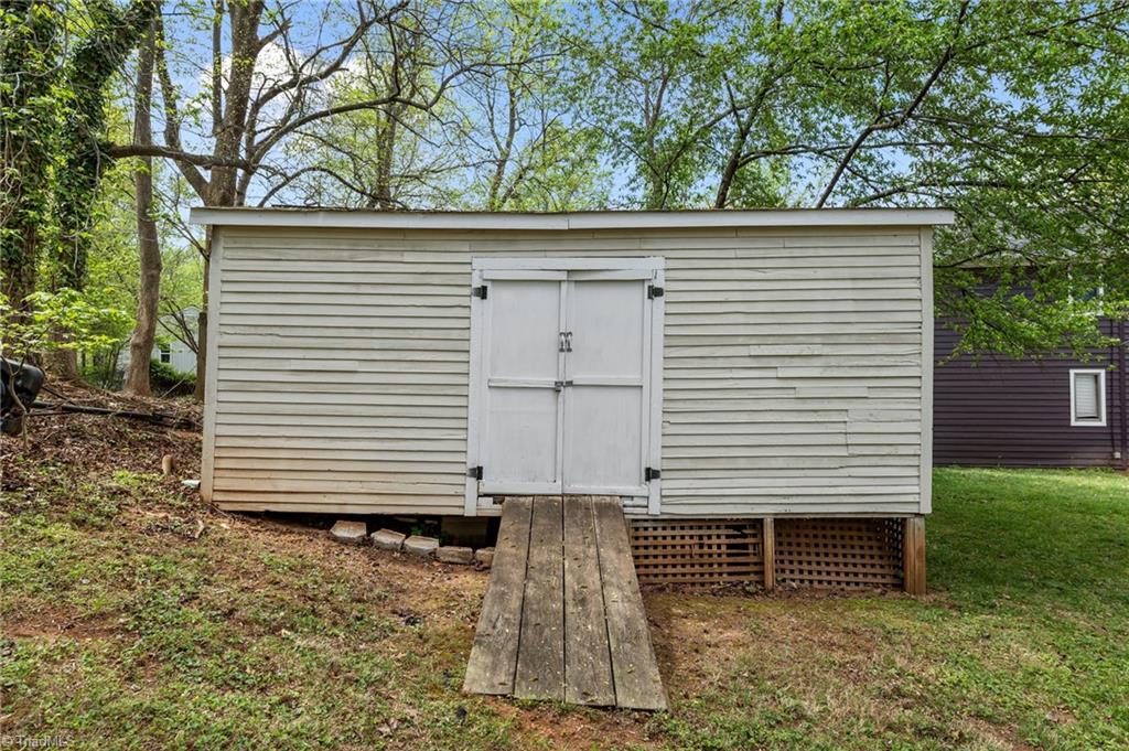 1611 Maple Ridge Court Greensboro, NC 27455 - Photo 38 of 47