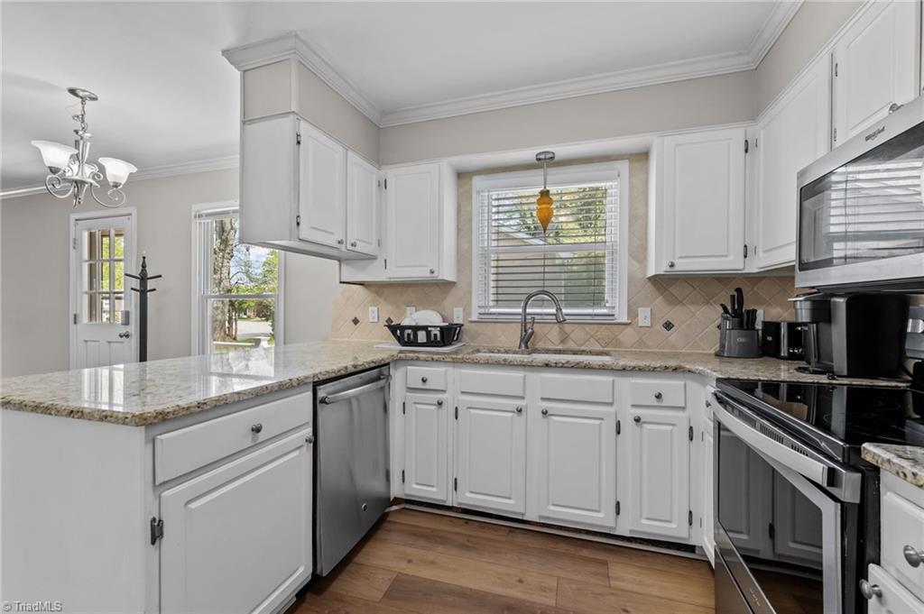 1611 Maple Ridge Court Greensboro, NC 27455 - Photo 4 of 47