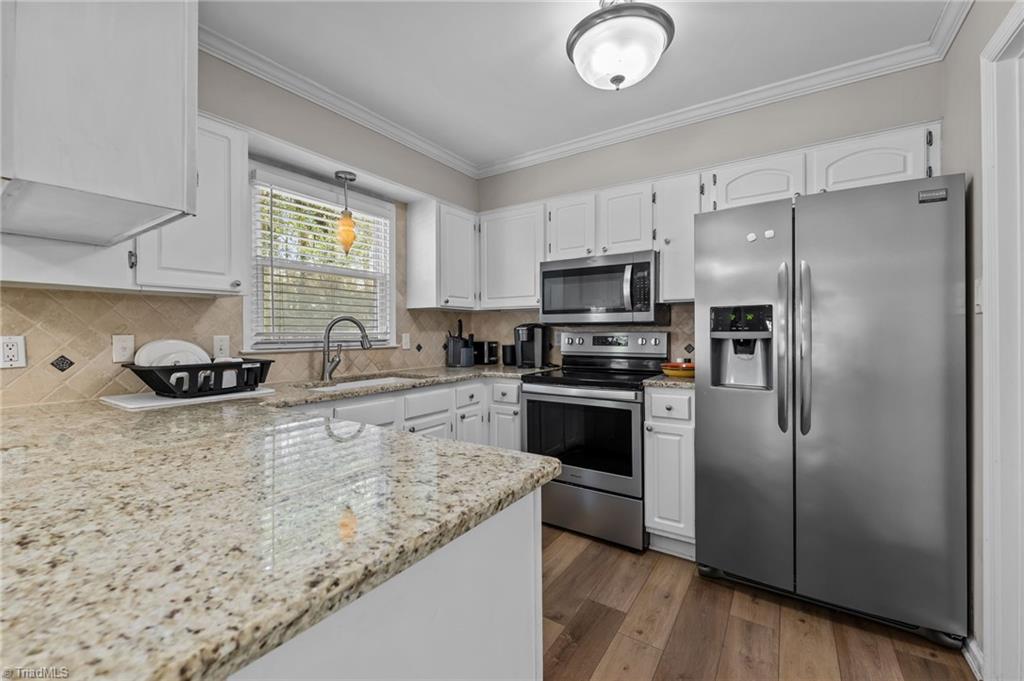 1611 Maple Ridge Court Greensboro, NC 27455 - Photo 6 of 47