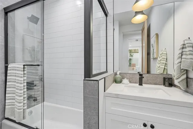 $2,559,000 | 617 North Irena Avenue, Unit B, Redondo Beach, CA 90277