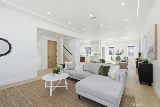 $2,559,000 | 617 North Irena Avenue, Unit B, Redondo Beach, CA 90277