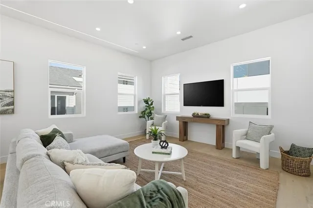 $2,559,000 | 617 North Irena Avenue, Unit B, Redondo Beach, CA 90277