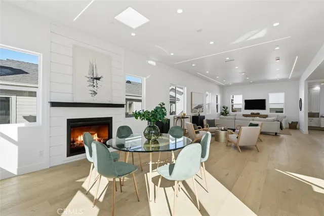 $2,559,000 | 617 North Irena Avenue, Unit B, Redondo Beach, CA 90277