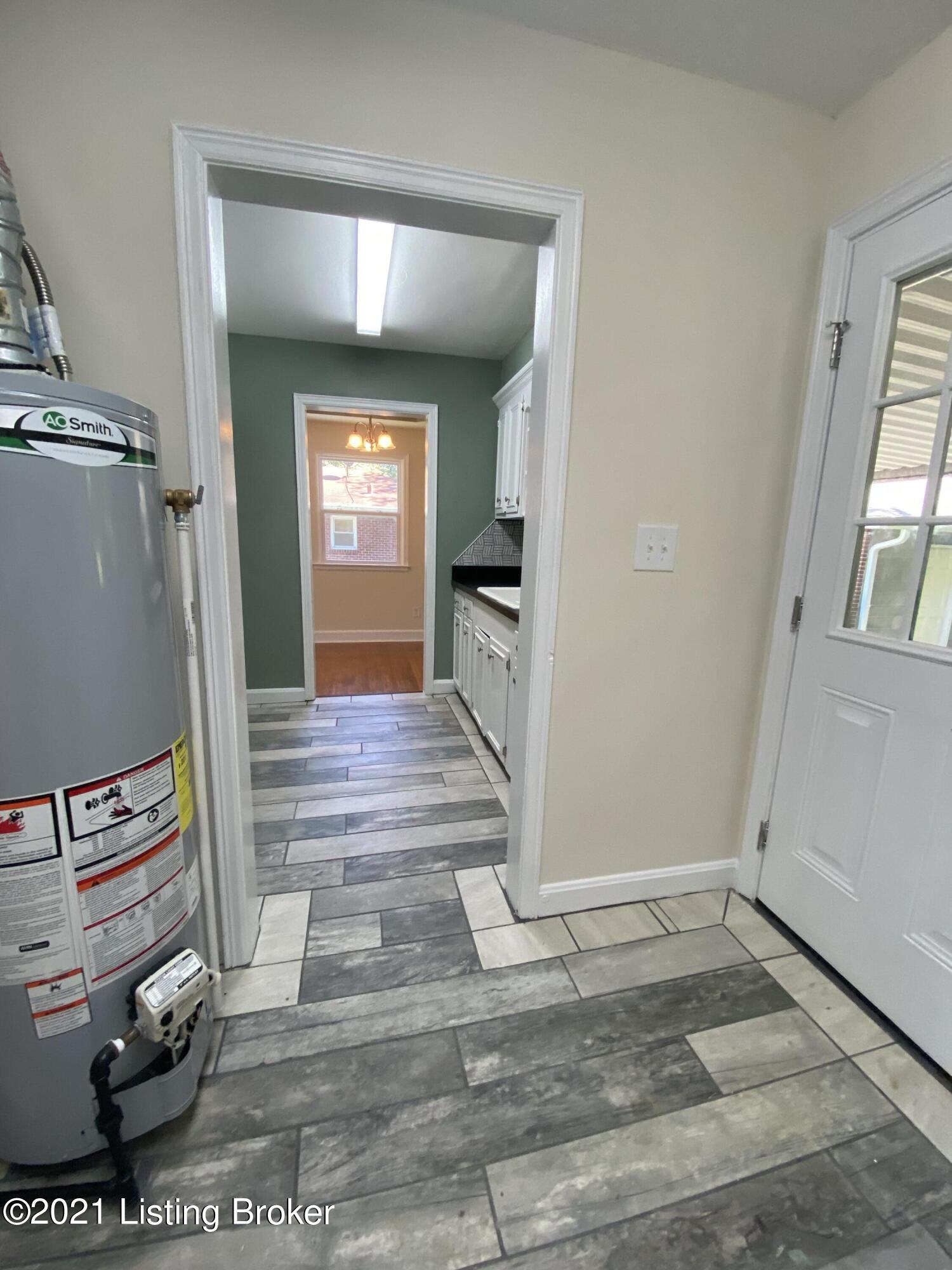 2220 Peaslee Road Louisville, KY 40216 - Photo 25 of 32 IMG-2295