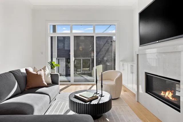 $1,775,000 | 2433 West Cuyler Avenue, Chicago, IL 60618