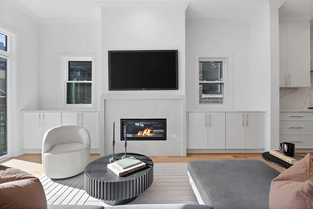 $1,775,000 | 2433 West Cuyler Avenue, Chicago, IL 60618