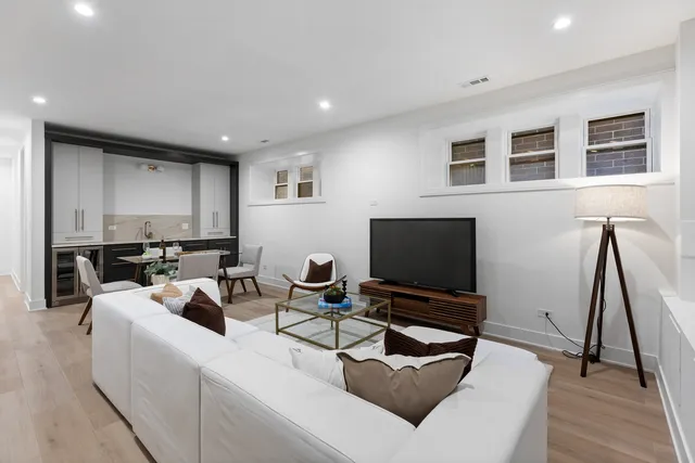 $1,775,000 | 2433 West Cuyler Avenue, Chicago, IL 60618