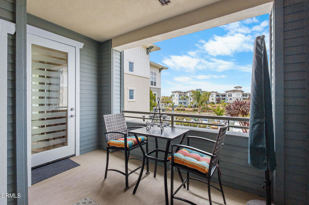 1547 Windshore Way Oxnard, CA 93035 - Photo 15 of 33 a dining room with furniture and a floor to ceiling window