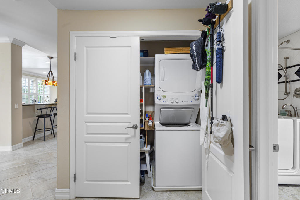 1547 Windshore Way Oxnard, CA 93035 - Photo 23 of 33 a utility room with closet dryer and washer