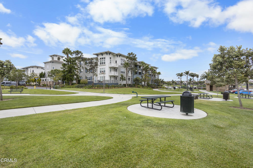 1547 Windshore Way Oxnard, CA 93035 - Photo 31 of 33 a view of a water fountain in front of the house