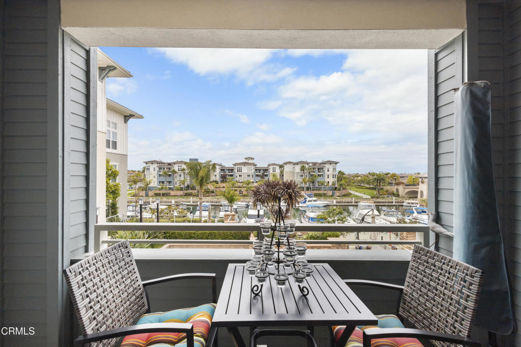 1547 Windshore Way Oxnard, CA 93035 - Photo 5 of 33 a outdoor living space with furniture