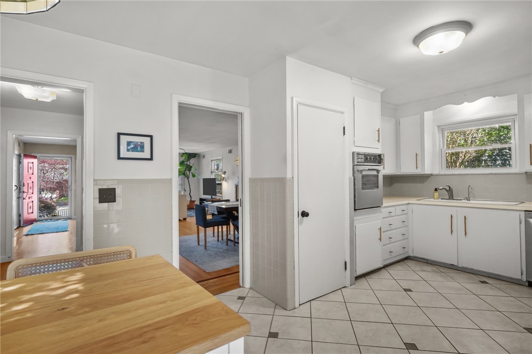 150 Ridge Street Pawtucket, RI 02860 - Photo 16 of 45