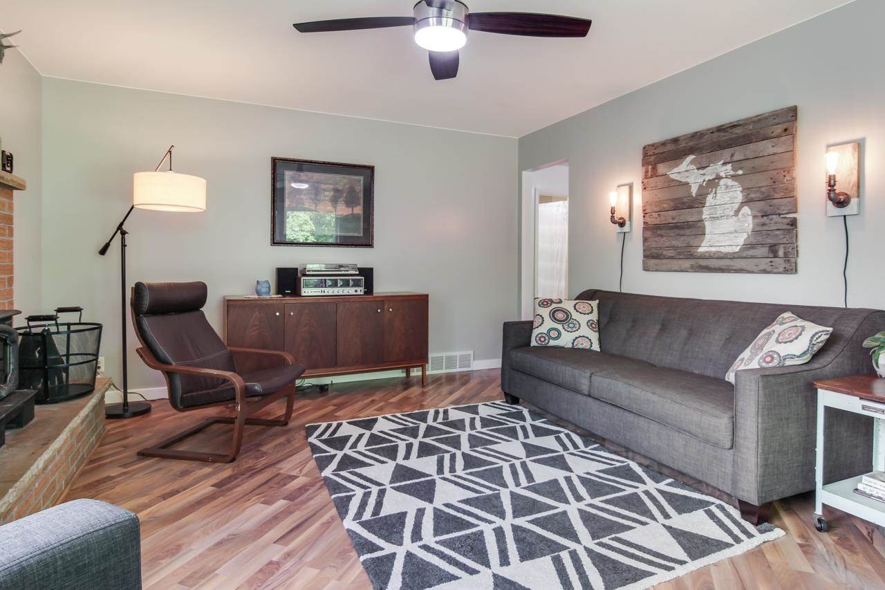 13499 South Cedar Road Cedar, MI 49621 - Photo 5 of 49 1891087-4.JPG