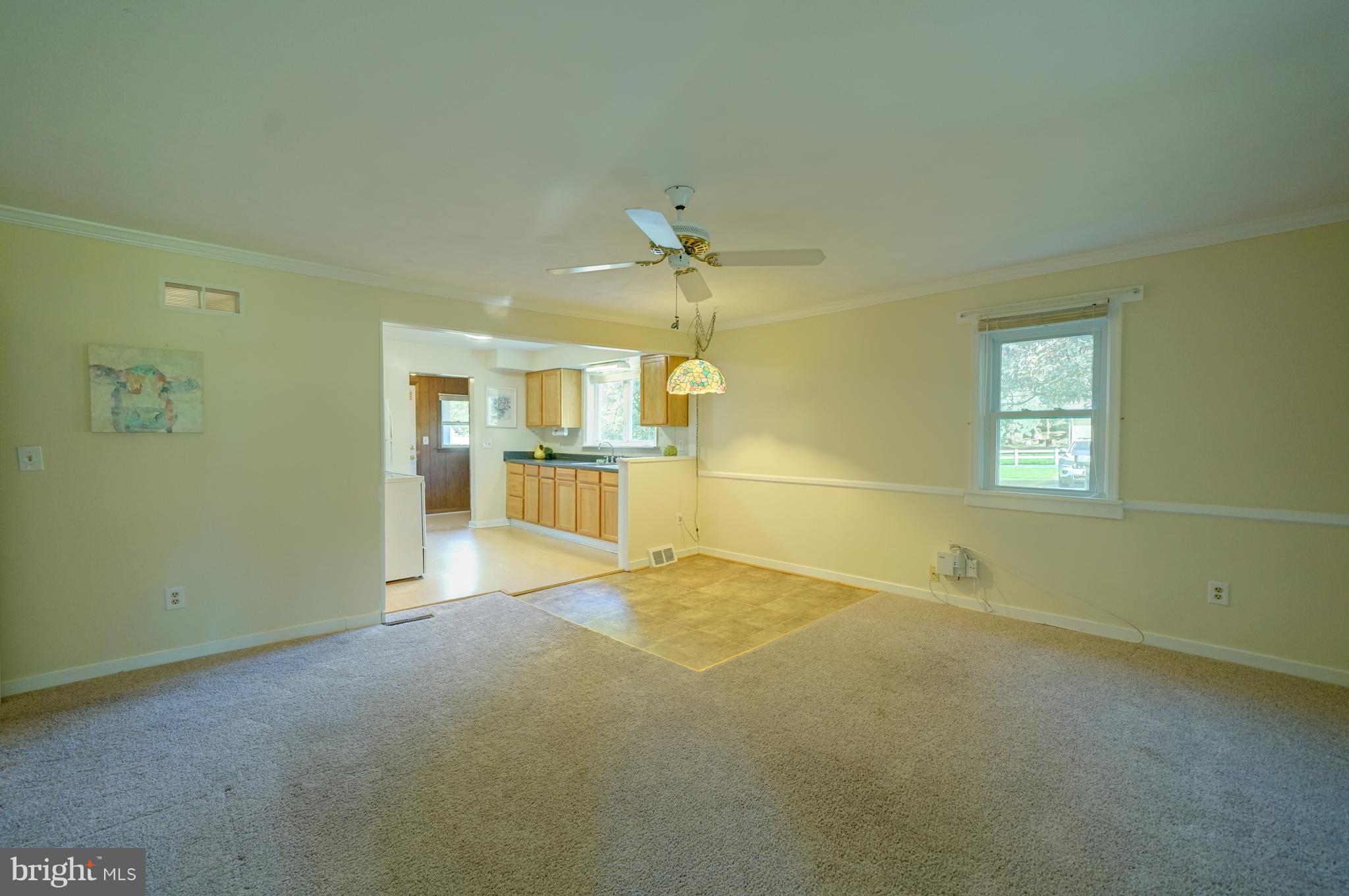 10682 Scaggsville Road Laurel, MD 20723 - Photo 13 of 49 Great room with ceiling fan