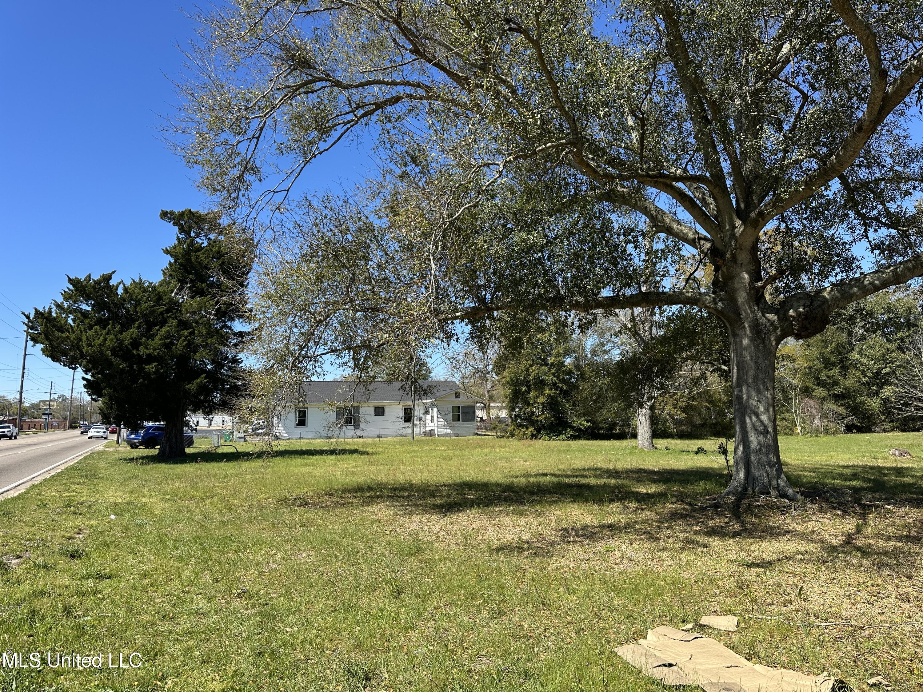 712 East Pass Road Gulfport, MS 39507 - Photo 3 of 6 IMG_8790