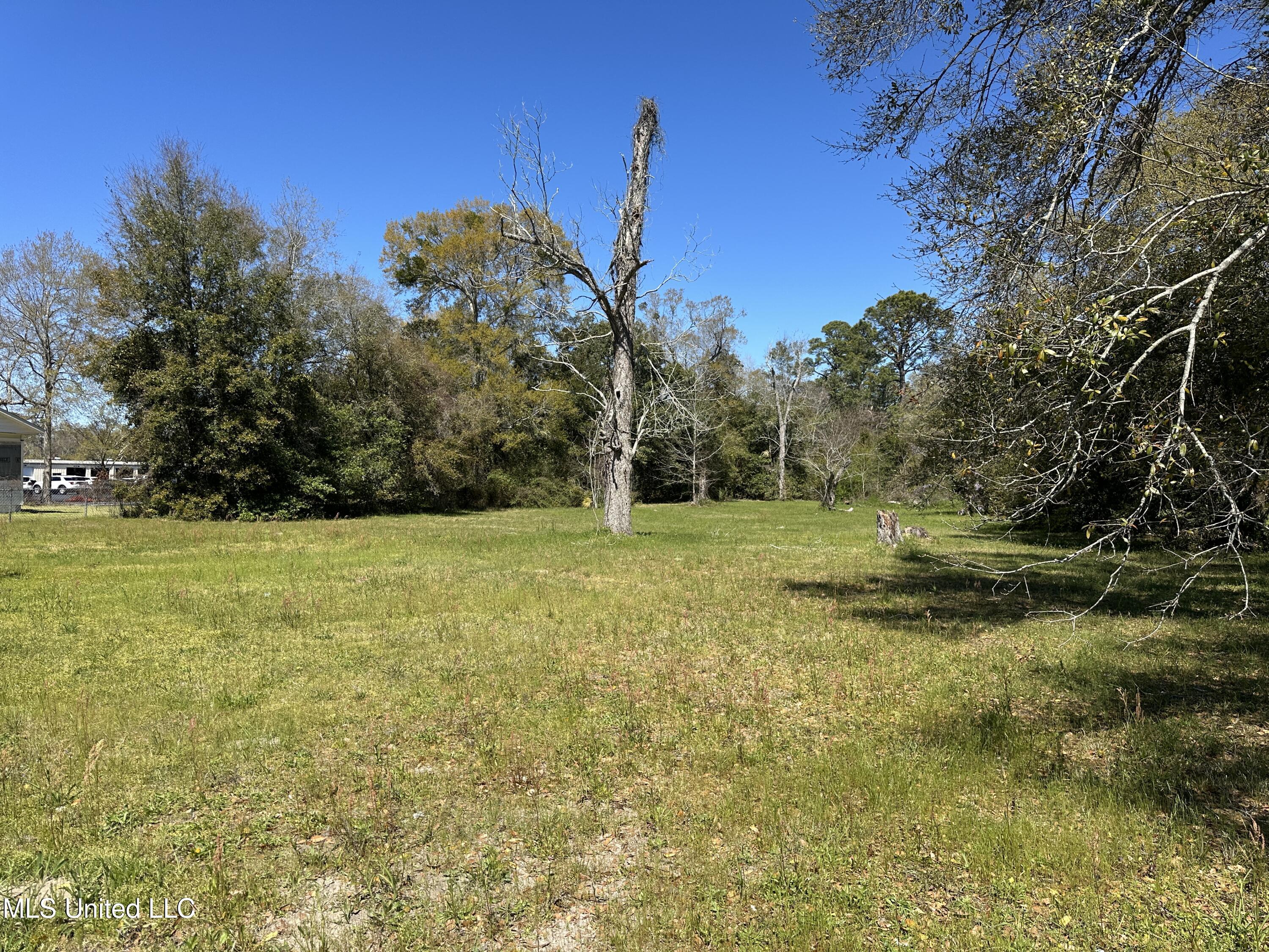 712 East Pass Road Gulfport, MS 39507 - Photo 4 of 6 IMG_8789