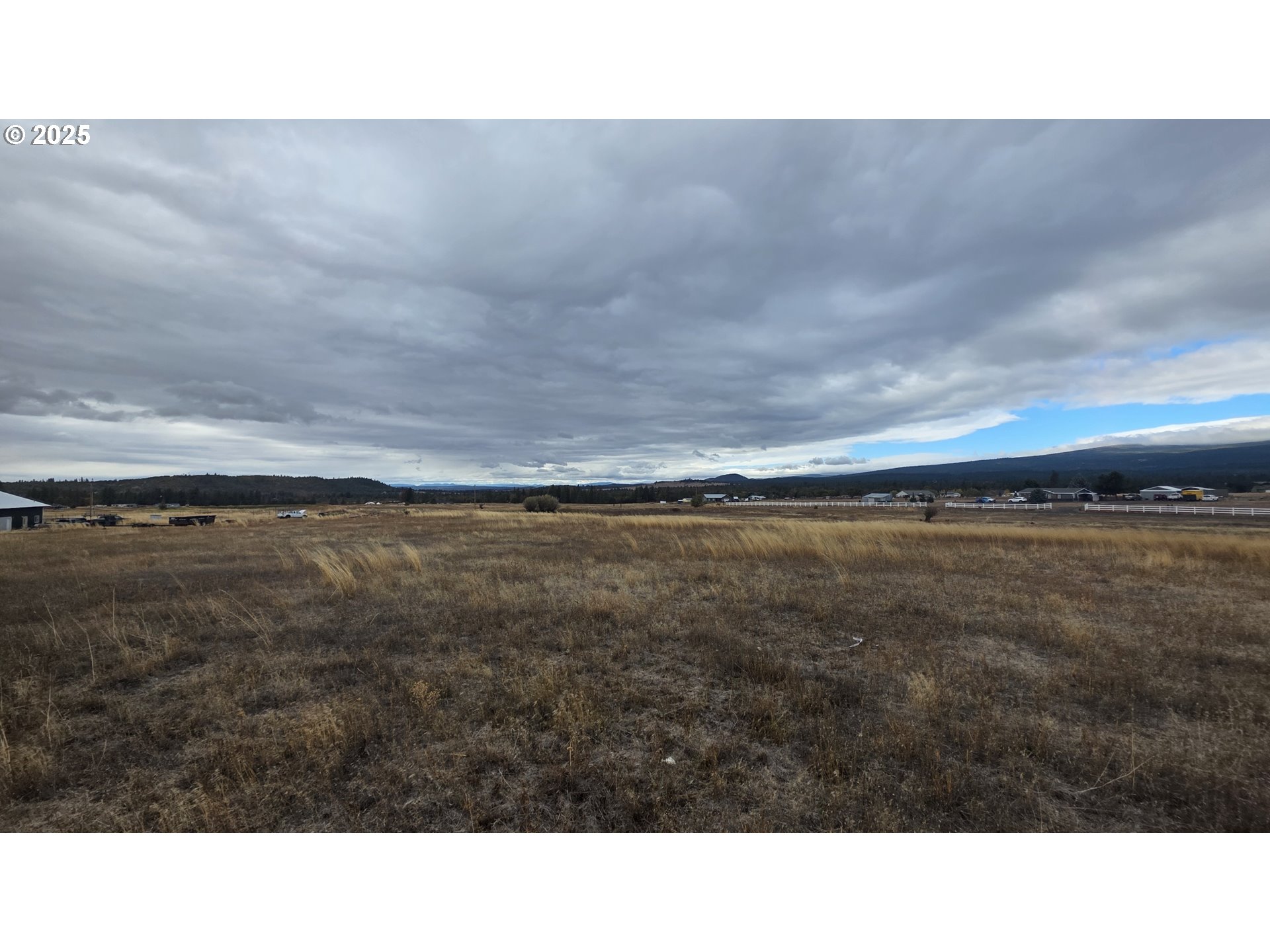 Sara View Drive, Unit 2 Goldendale, WA 98620 - Photo 6 of 10 a open area with a bench in it