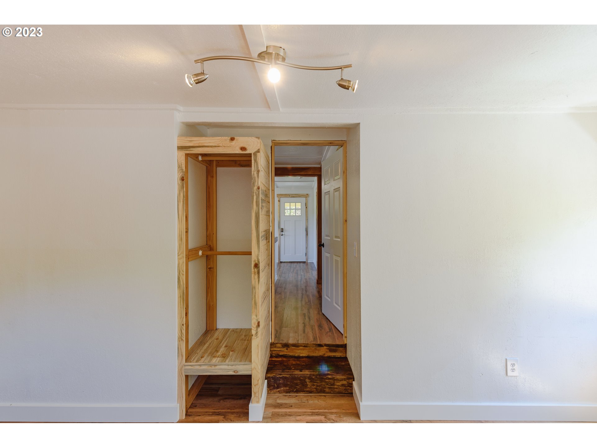54156 Old Broadbent Road Myrtle Point, OR 97458 - Photo 11 of 48 a picture of a room