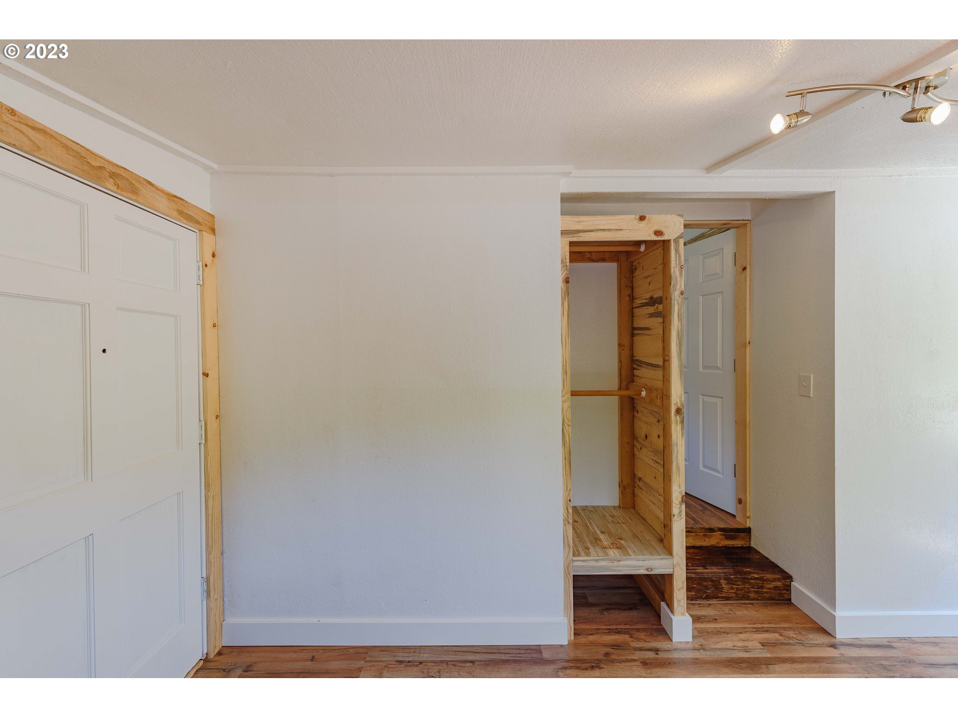 54156 Old Broadbent Road Myrtle Point, OR 97458 - Photo 10 of 48 a view of entryway with wooden floor