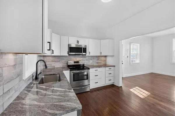 $279,000 | 1490 Northeast Independence Avenue, Lee's Summit, MO 64086