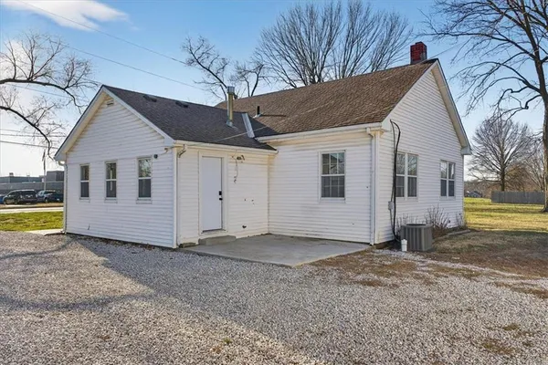 $279,000 | 1490 Northeast Independence Avenue, Lee's Summit, MO 64086