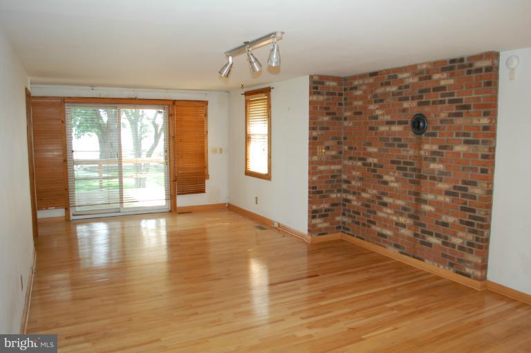 7428 Greenbank Road Middle River, MD 21220 - Photo 14 of 29 Living Room