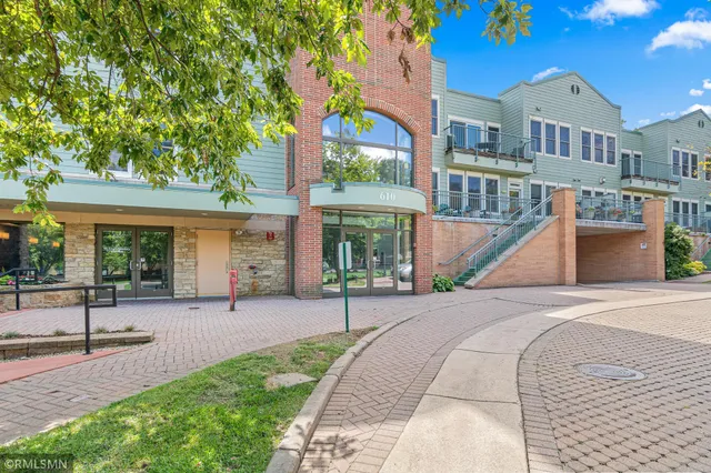 $448,000 | 610 Main Street North, Unit 305, Stillwater, MN 55082