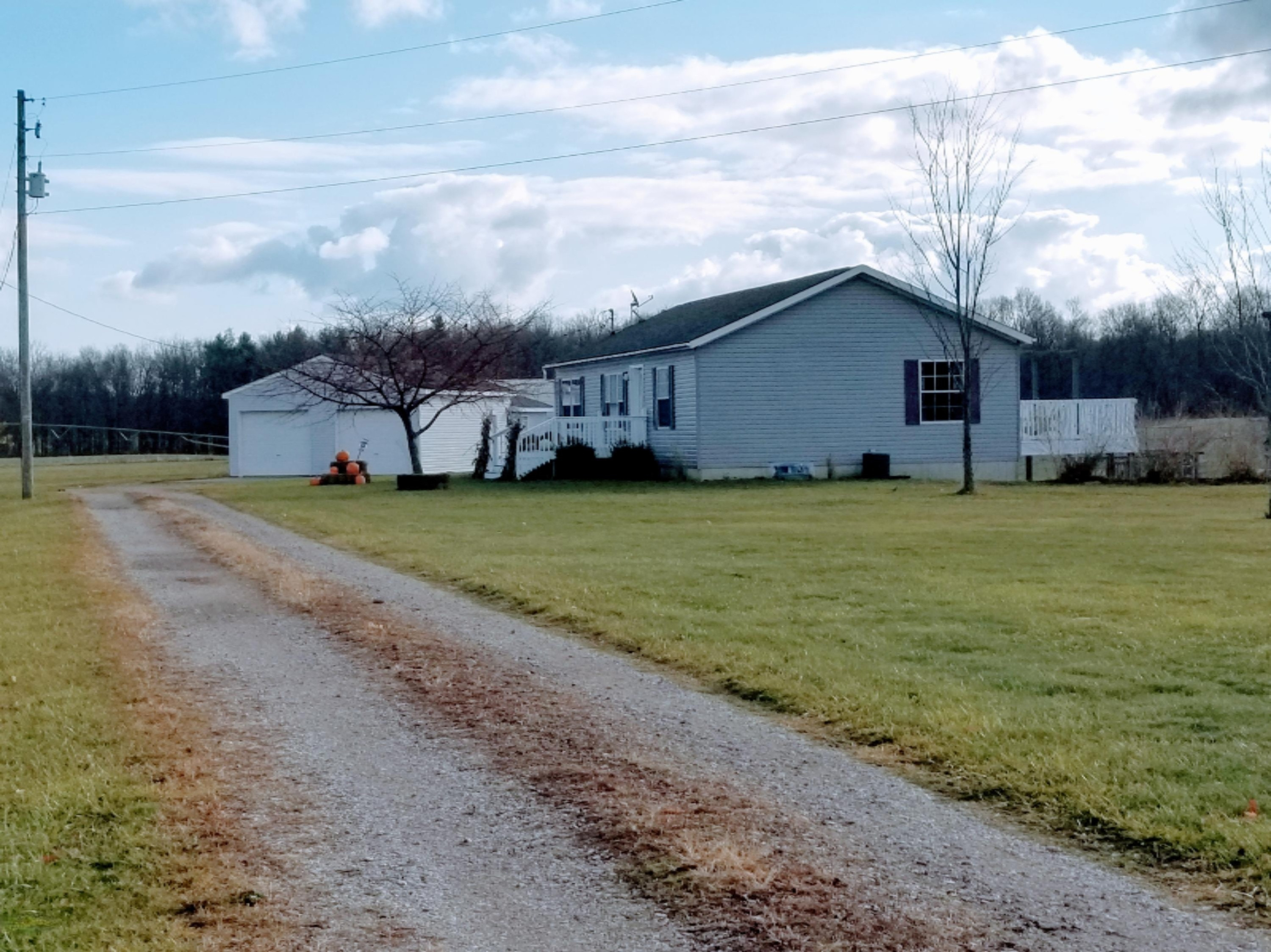 61689 Roberts Road Three Rivers, MI 49093 - Photo 2 of 23 20201123_101524