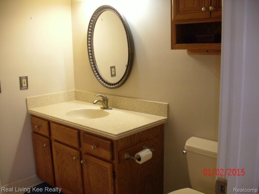 11780 Common Road Warren, MI 48093 - Photo 20 of 27 Main Bath.jpg
