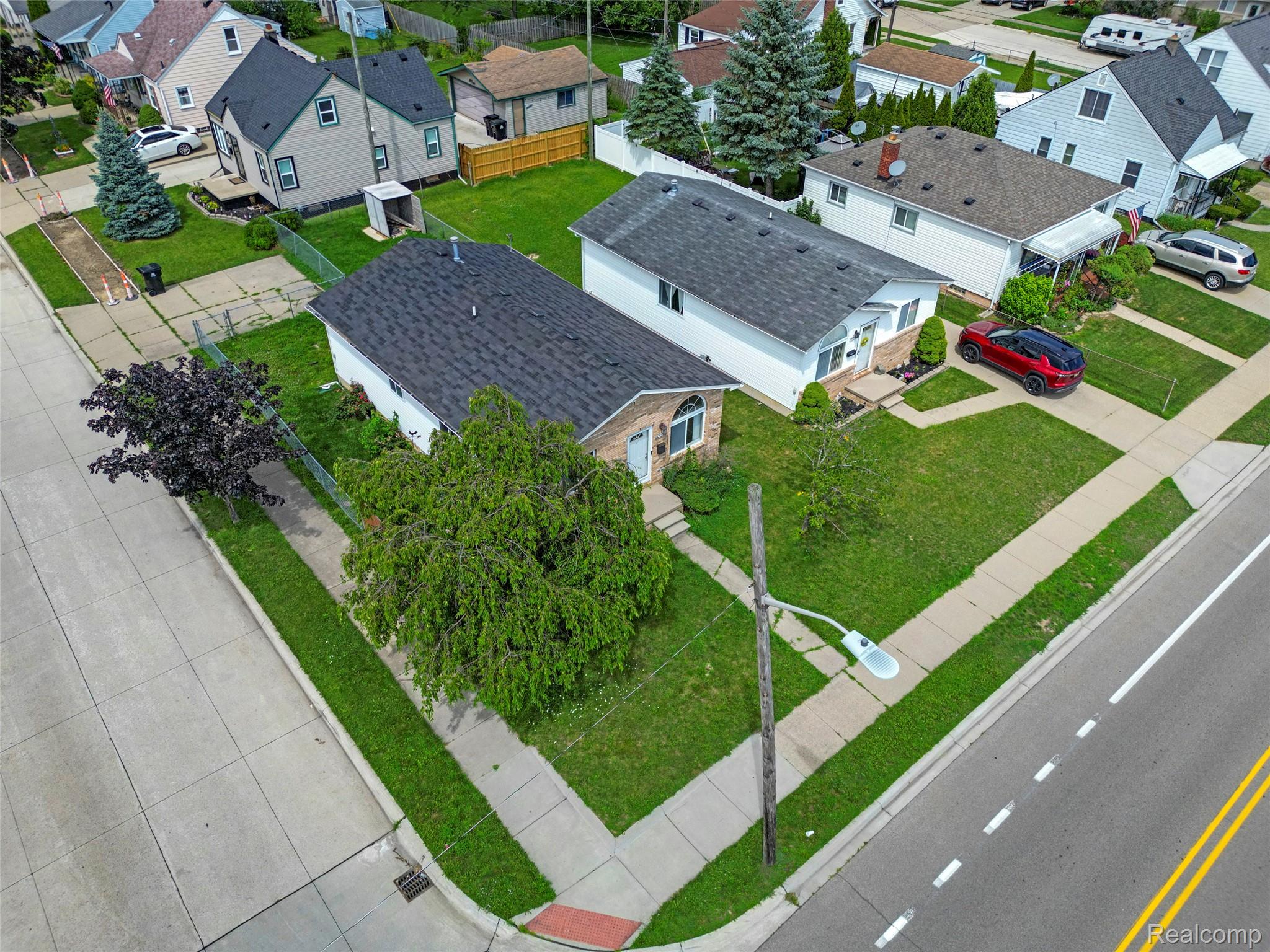 17245 Martin Road Roseville, MI 48066 - Photo 25 of 30 DJI_0011.jpg