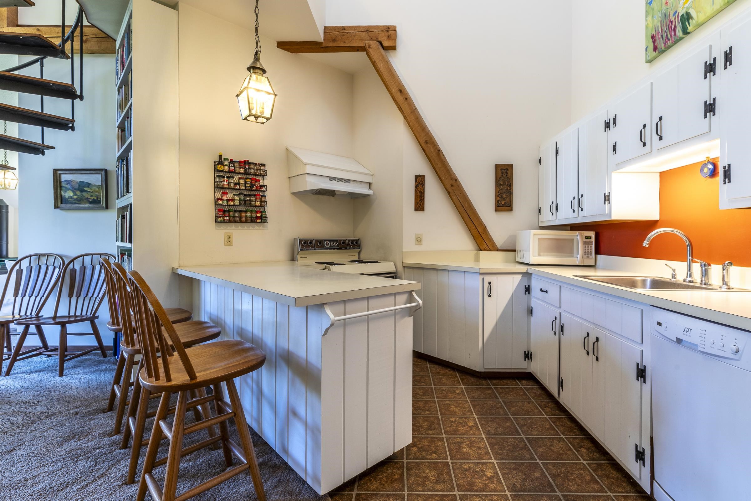 27 Lawrence Hill Road, Unit 5 Weston, VT 05161 - Photo 8 of 32 Gallery Image 8