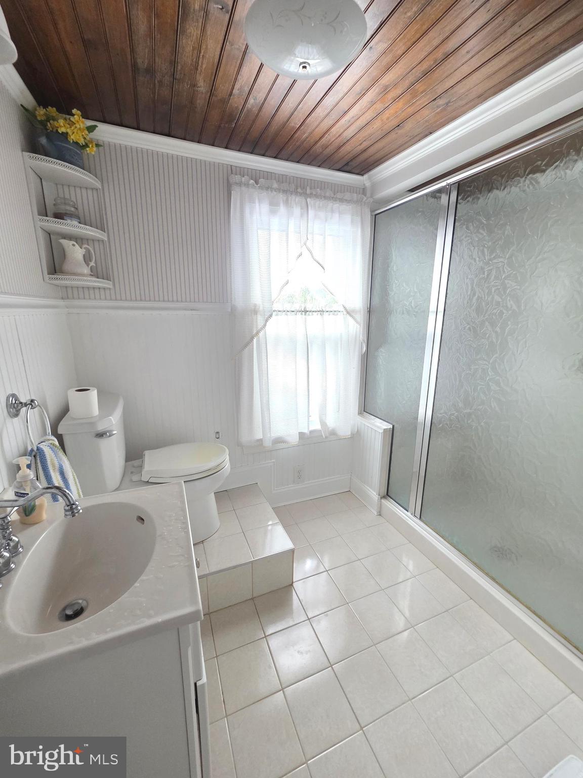 3016 County House Road Woodbury, NJ 08096 - Photo 19 of 19 a bathroom with a sink and a mirror