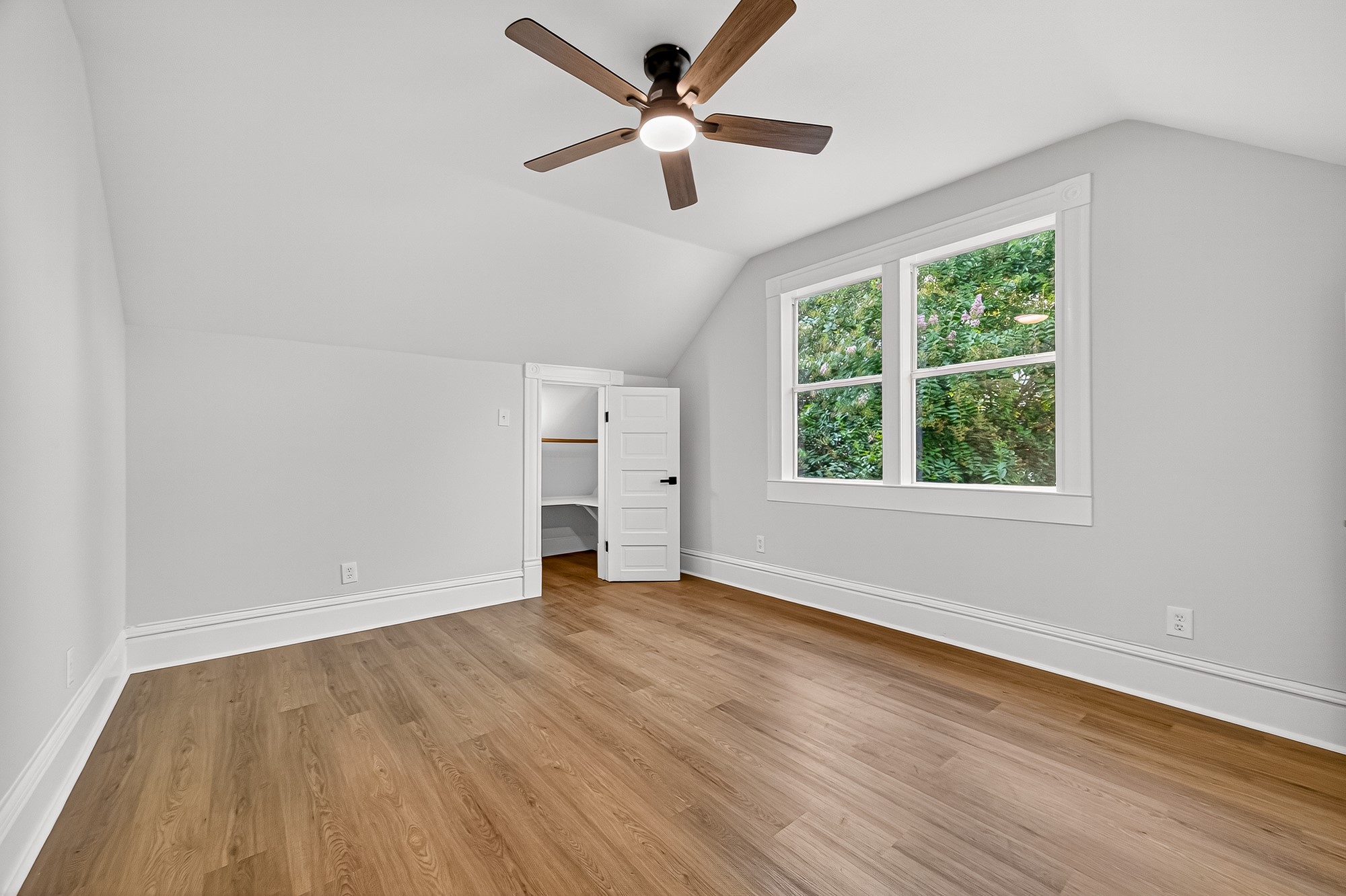 1705 Ovid Street Houston, TX 77007 - Photo 18 of 30 wooden floor in an empty room with a window