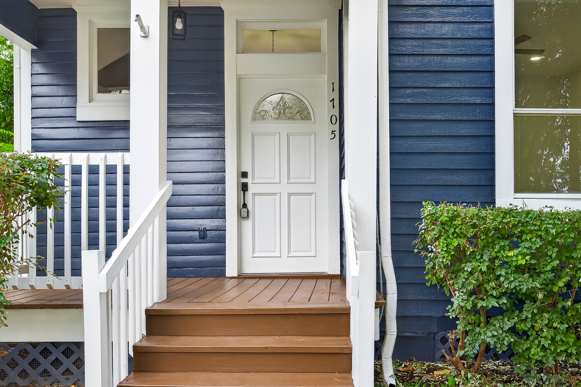1705 Ovid Street Houston, TX 77007 - Photo 2 of 30 a view of front door of house