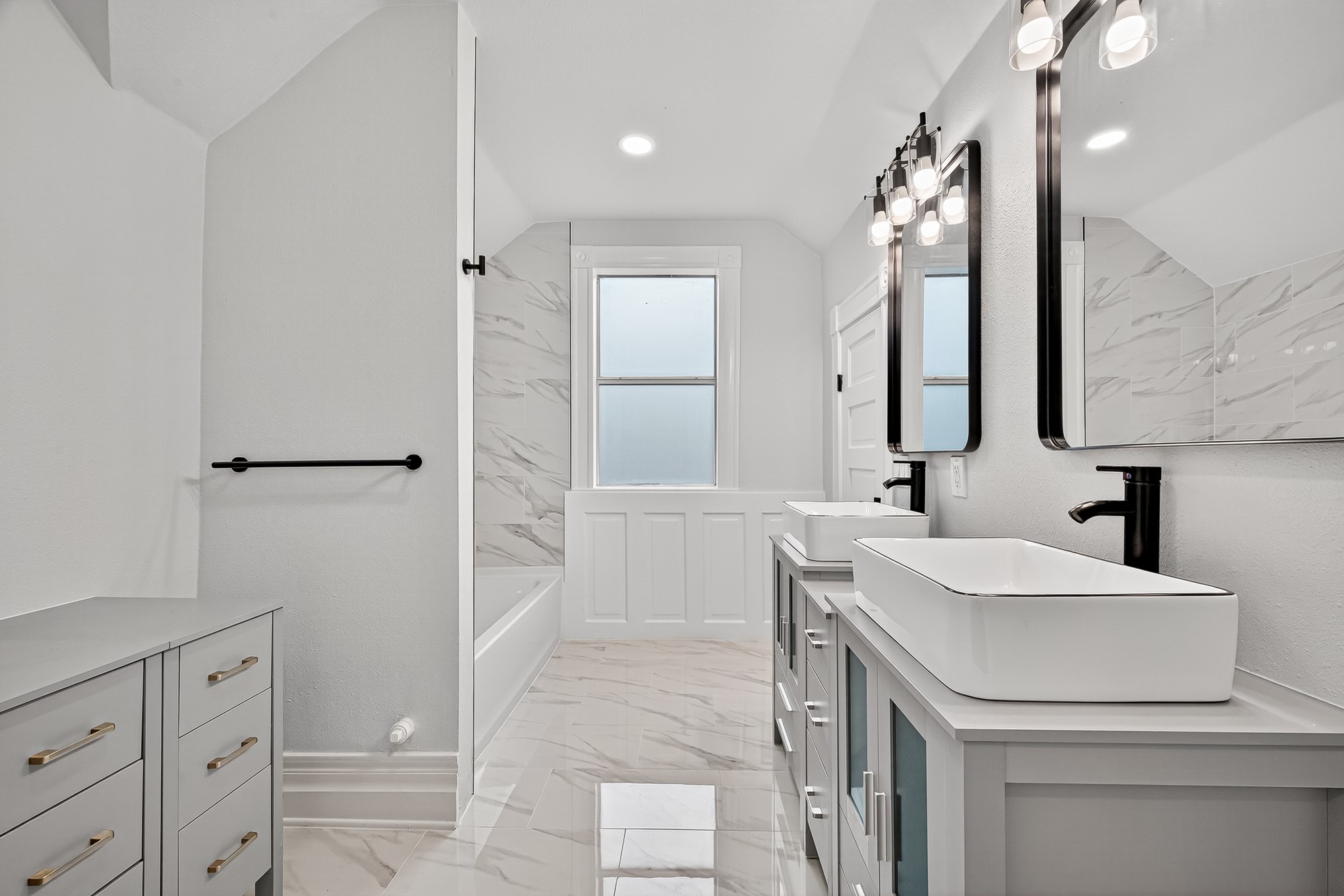 1705 Ovid Street Houston, TX 77007 - Photo 21 of 30 a bathroom with a sink a toilet and shower